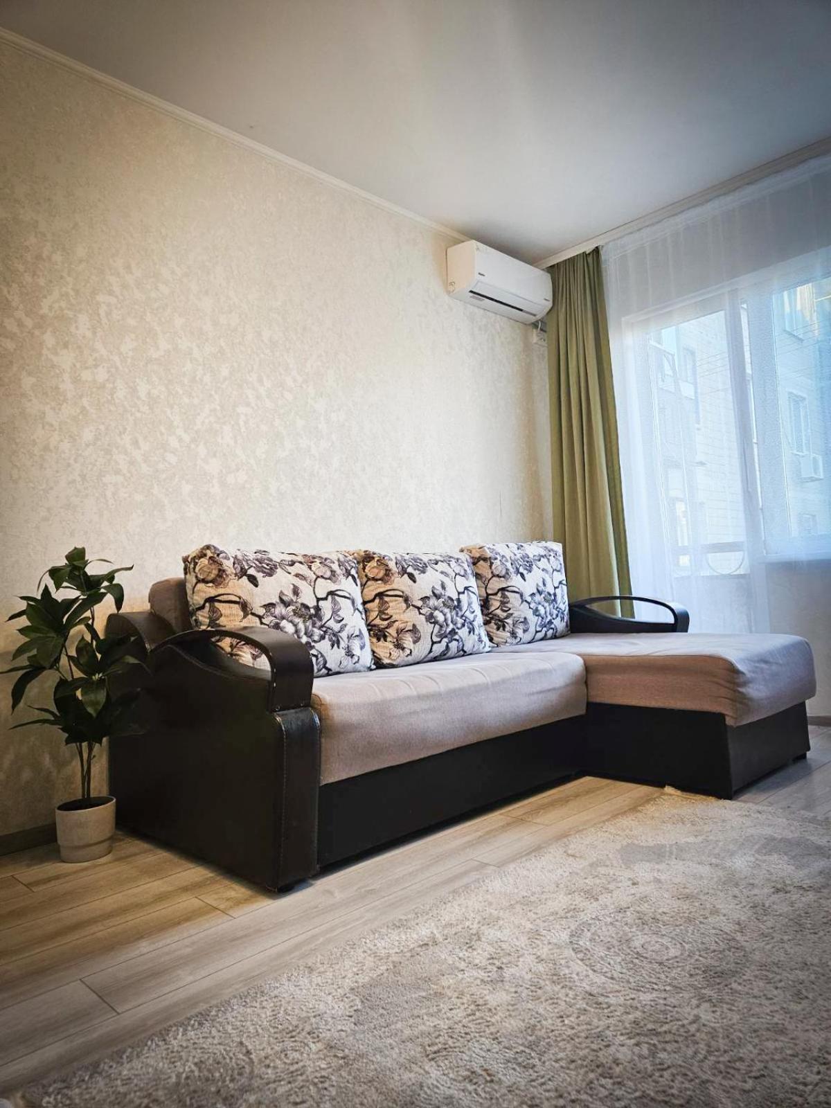Апартаменты На Вечернем # Качалова Kryvyj Rih Esterno foto